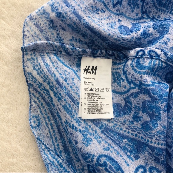 NEW✨ Printed Infinity Scarf - Picture 5 of 6